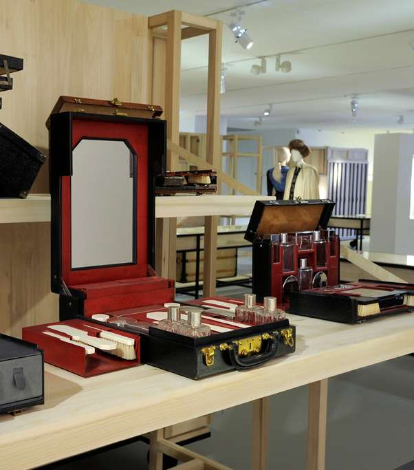 أدوات ومعدات قديمة من توقيع لويس فويتون نكتشفها من معرض Asnieres