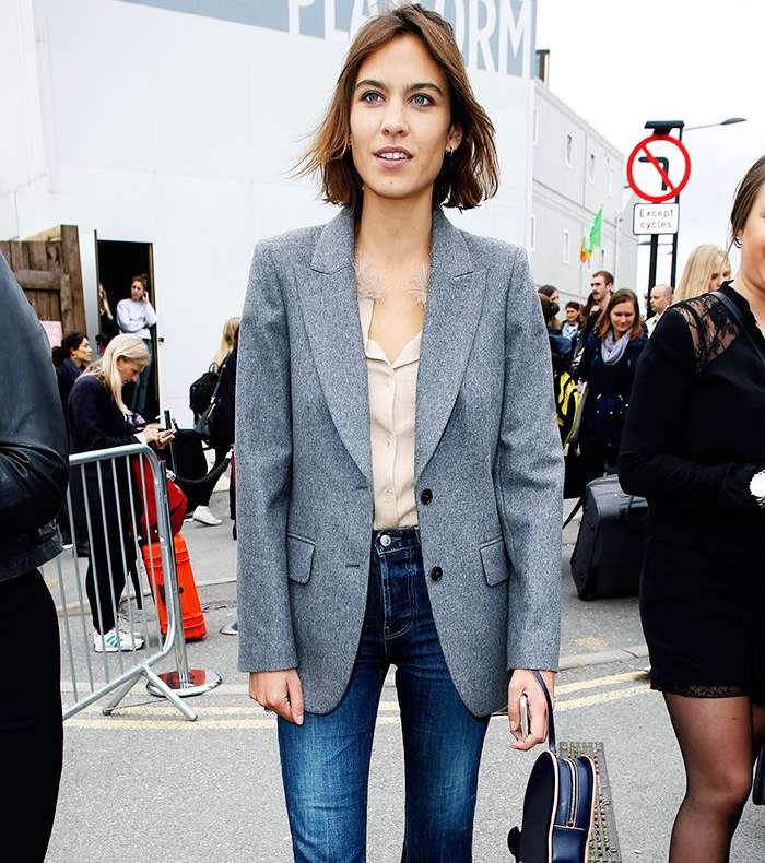 من صيحات الموضة هذا الصيف الجينز بقصة الـ Cropped Flare