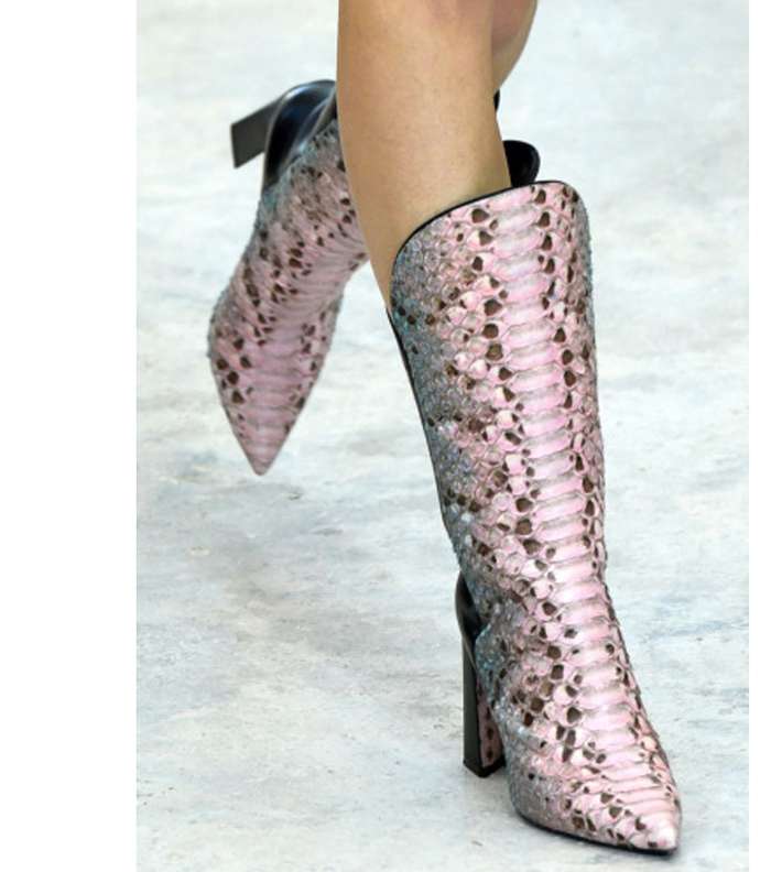 حذاء لويس فويتون الـ Boots المروس لصيف 2017 من اسبوع الموضة الباريسي