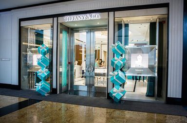 بالصور، إحتفال  Tiffany & Co بمتجرها الجديد في مول الإمارات في دبي