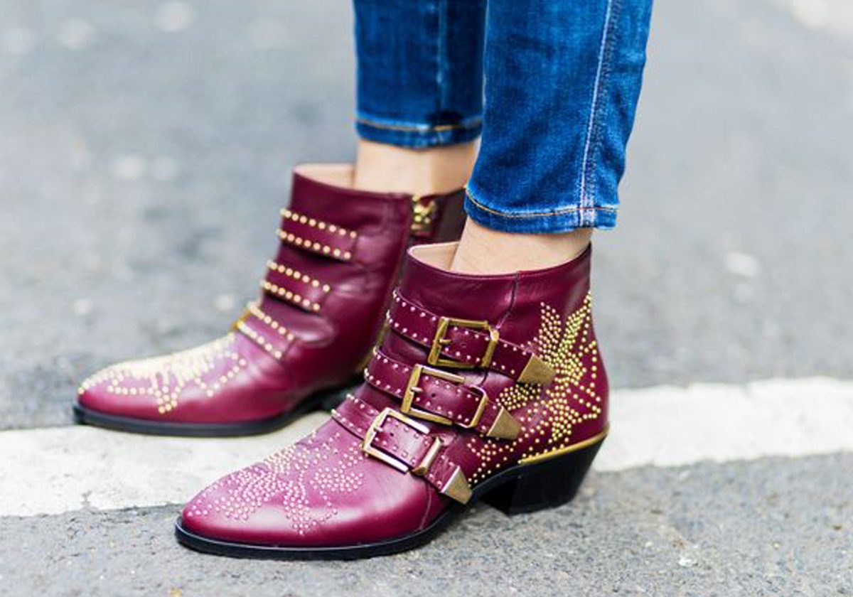 حذاء الكاحل المزين بالمسامير من كلوي باسم Suzanna من اشهر الجزم في عالم الموضة
