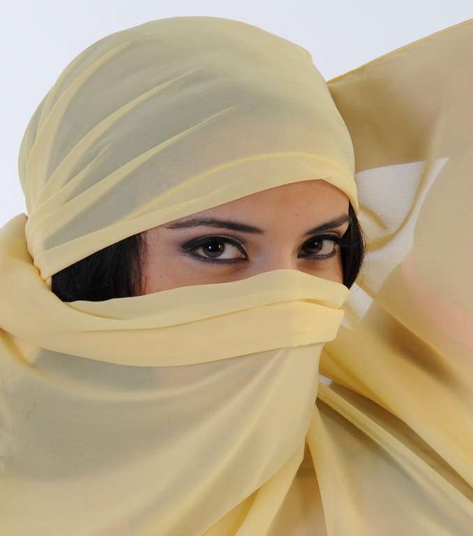 للمرأة المحجبّة، إليكِ هذه الملابس من موضة شتاء 2013