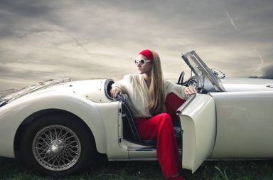 السيارة البيضاء