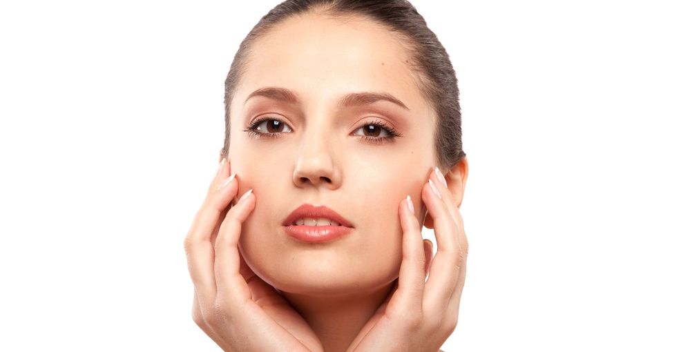 خلطة طبيعية تشد البشرة وتنشّطها قبل عطلة نهاية الأسبوع