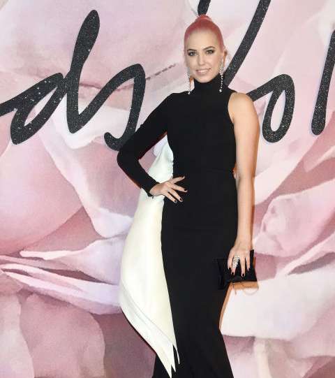 امبر لو بون بفستان من ستيفان رولان في حفل British Fashion Awards