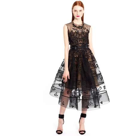 إكتشفي بالصور أحدث مجموعة أزياء لـ Oscar de la Renta