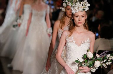 أبرز صيحات فساتين الأعراس في أسبوع العرائس في نيويورك لربيع 2019