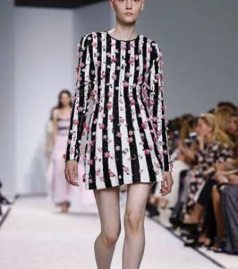 اليك تصاميم Giambattista Valli لربيع وصيف 2017