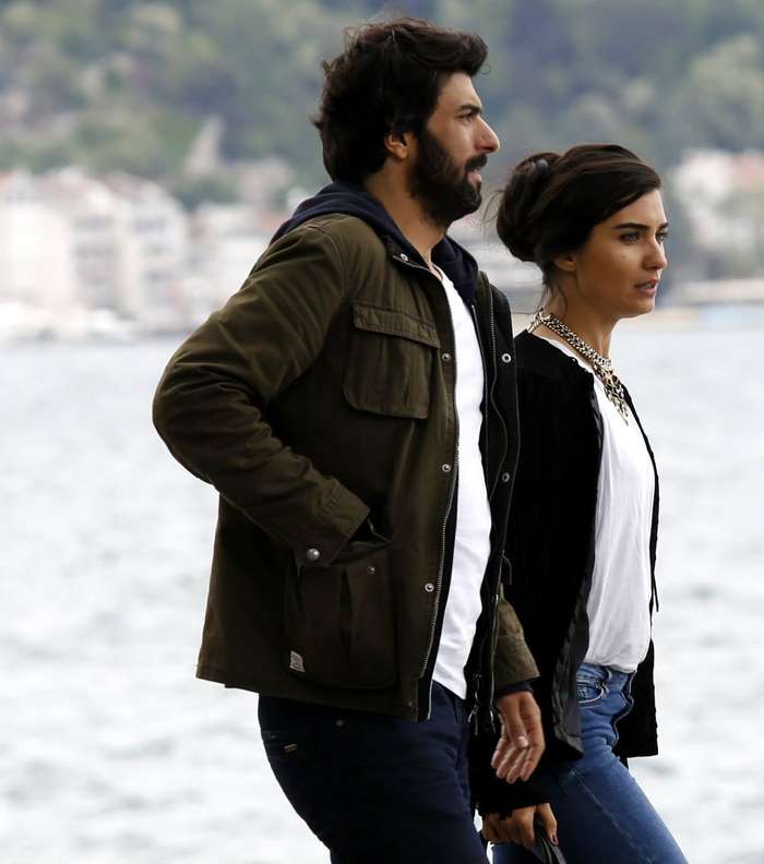 احدث ازياء توبا بويوكوستن في العشق الاسود