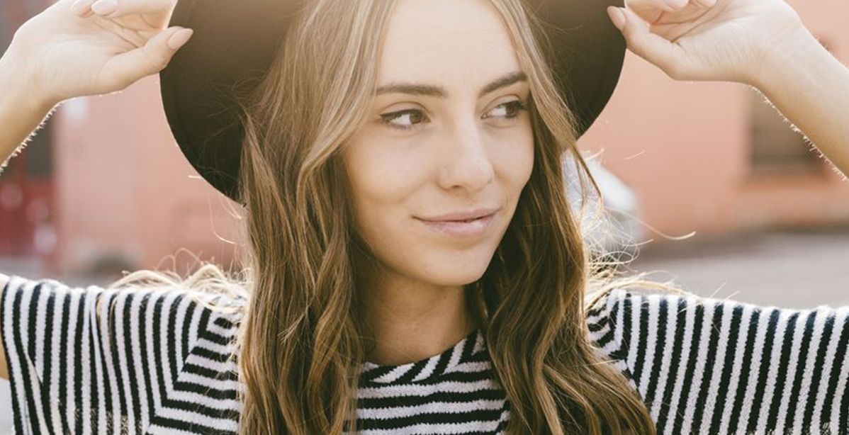 هل لبس الطاقيه يؤثر على الشعر