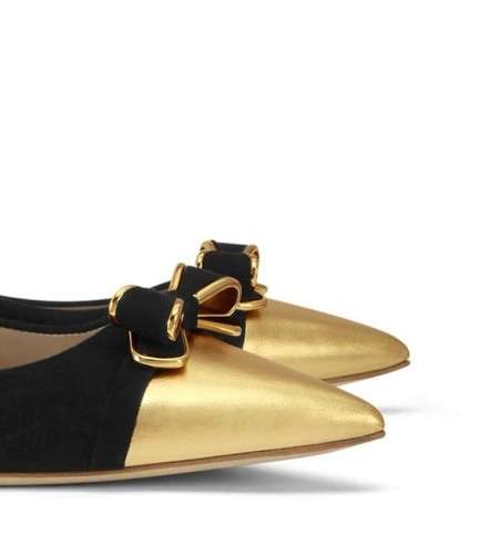حذاء الباليرينا من توري بورش بموضة الميتاليك