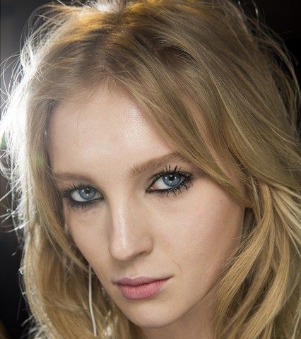 قوّة ماكياج العيون بتوقيع Versace