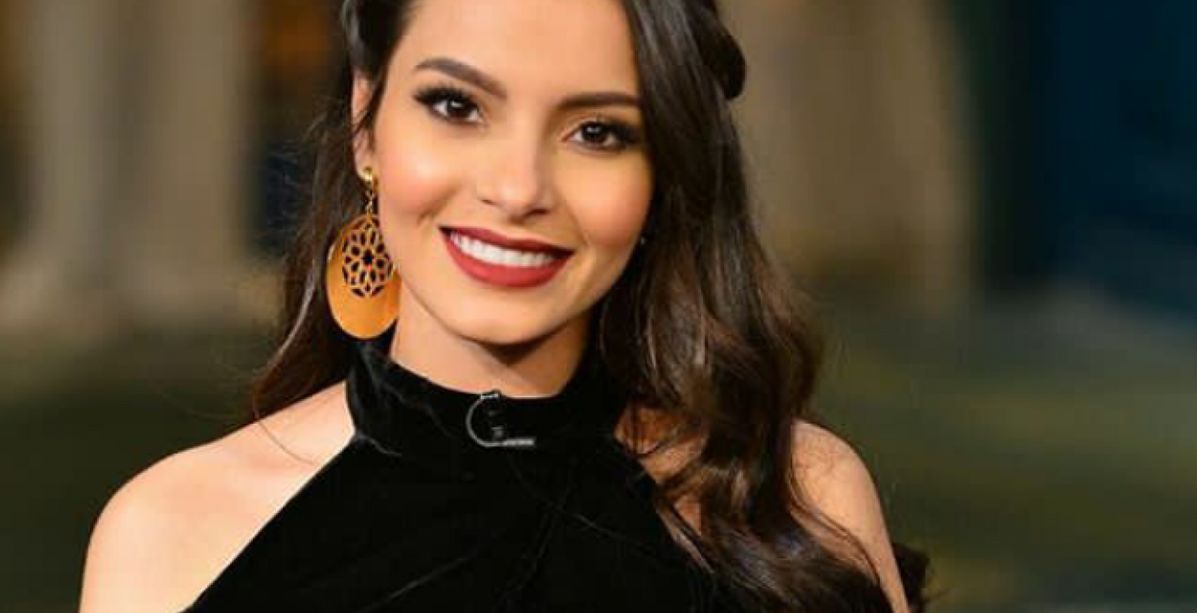 كارمن سليمان تعايد شقيقتها في عيد ميلادها والشبه بينهما مذهل!