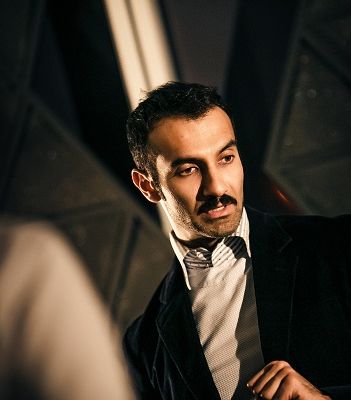 Khalid Shaadar في إطلالة الشوارب دعماً لحملة موفمبر