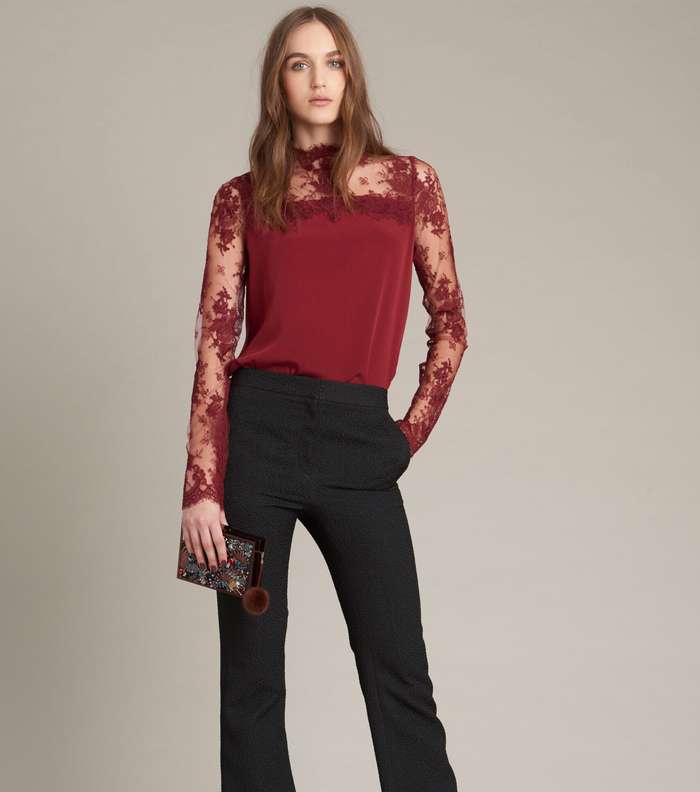 موضة القميص باكمام الدانتيل المطرزة من مونيك لوييه