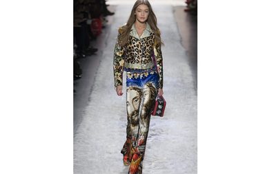 الاقمشة المطبعة مع القماش المطبع بنقشة النمر من جيريمي سكوت لشتاء 2018