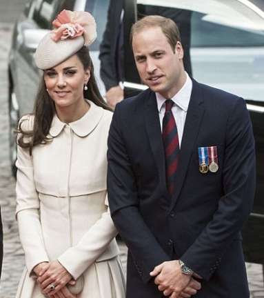 كيت ميديلتون بفستان على شكل معطف من ألكسندر ماكوين