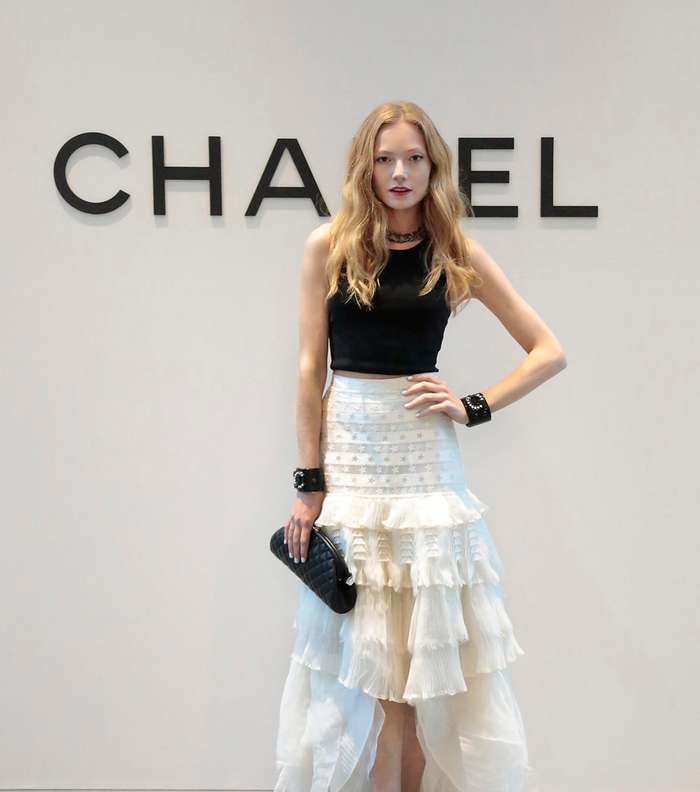 إطلالة مميّزة للممثلة Clara Paget 