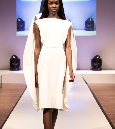 فستان من توقيع مصمّم الأزياء البريطاني غايلز ديكون
