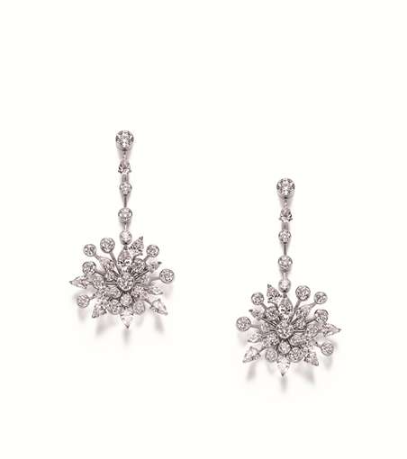 أقراط مميّزة من Piaget