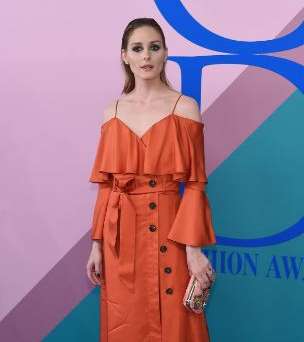 اوليفيا باليرمو بفستان من Banana republic من CFDA Awards 2017