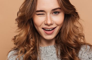 شخص يتحث عنك بالسوء هل هذا فعلاً ما تعنيه رفة العين؟