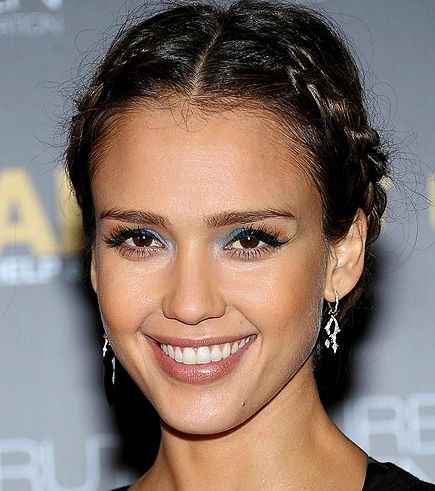 jessica-alba-thick-eyebrows-29-03-2011