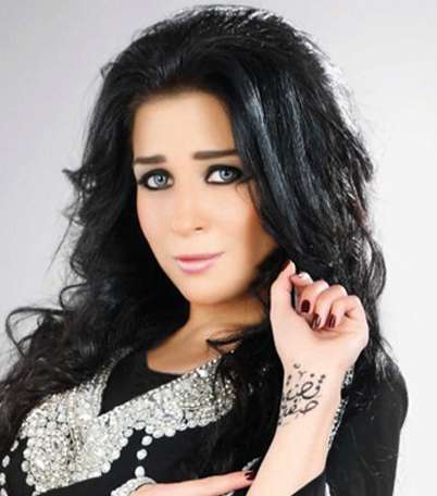 بالصور، فساتين مي عز الدين في مسلسل الشك