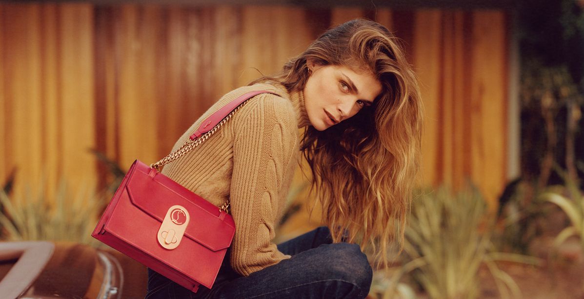 حقيبة اليسا من تصميم كريستيان لوبوتان الذي استوحاها من مصر