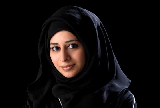 الفنانة الإماراتيّة سميّة السويدي 