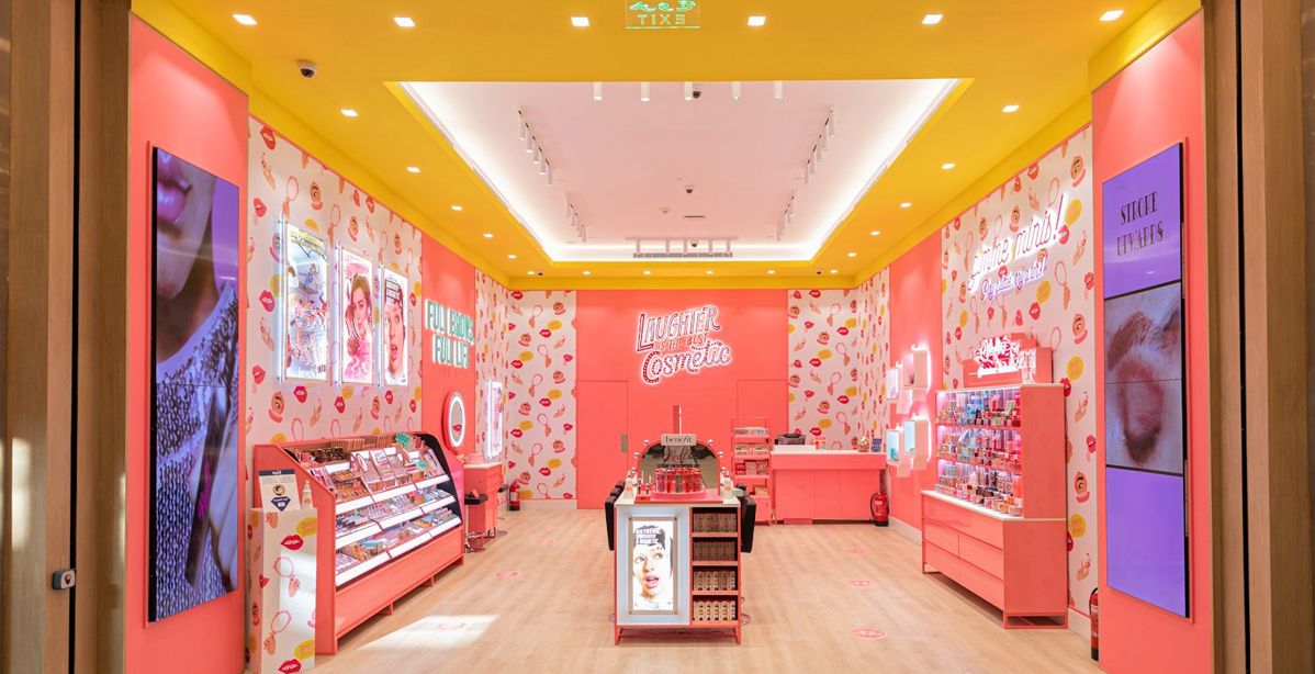 Benefit Cosmetics تطلق متجرها الرئيسي الأول في السعودية