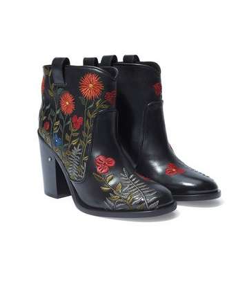 لاطلالة مميزة، اختاري حذاء الكاحل المطبع بالازهار من مجموعة Laurence Dacade لشتاء 2016