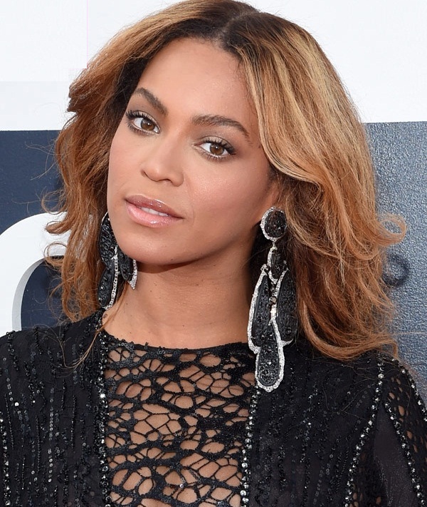 الشعر الطويل مع بيونسي في حفل MTV Video Music Awards 2014
