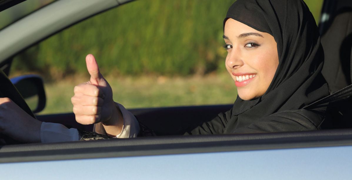 لحظة تاريخية طال انتظارها: آلاف النساء السعوديات خلف المقود اليوم