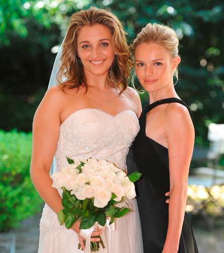 كيت بوسوورث ظهرت كوصيفة زفاف في حفل إحدى صديقاتها في العام 2008