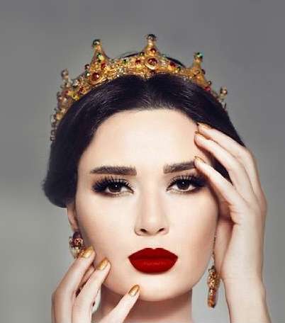 إطلالة ملوكية تليق بسحرها