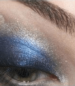 عيونك محددة بظلال العيون الابيض