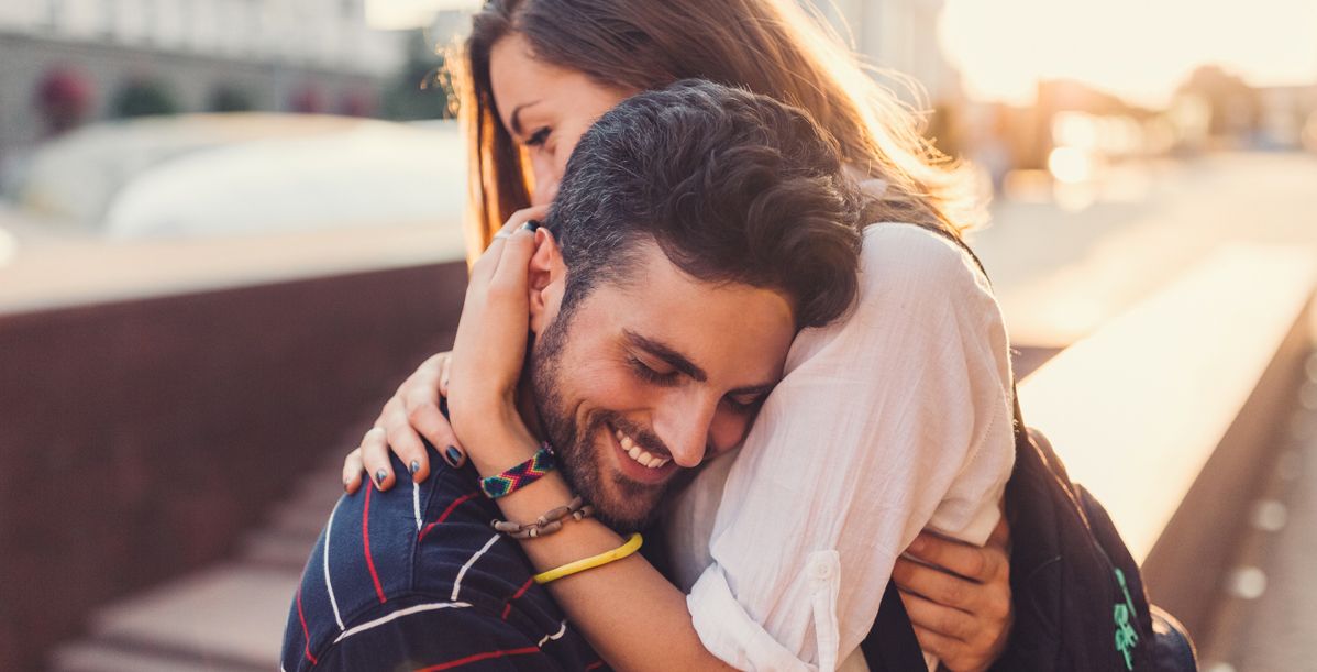 العلماء ينصحون النساء الذكيات أن يتزوّجن رجالاً أغبياء! والسبب؟