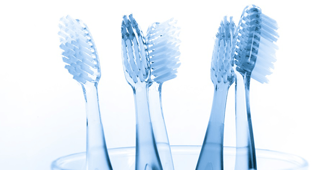 اغرب استعمالات فرشاة الاسنان التجميلية