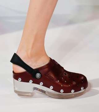 حذاء الـ Clogs من Maison Margiela لصيف 2017