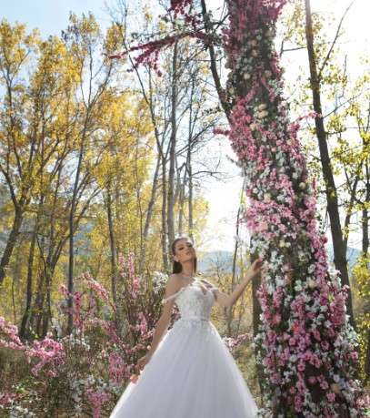 التنورة الواسعة لكل عروس تريد أن تكون أميرة يوم زفافها 