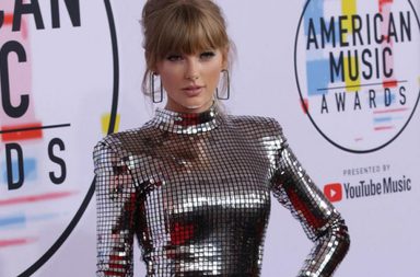 اطلالات النجمات في حفل AMA Awards 2018