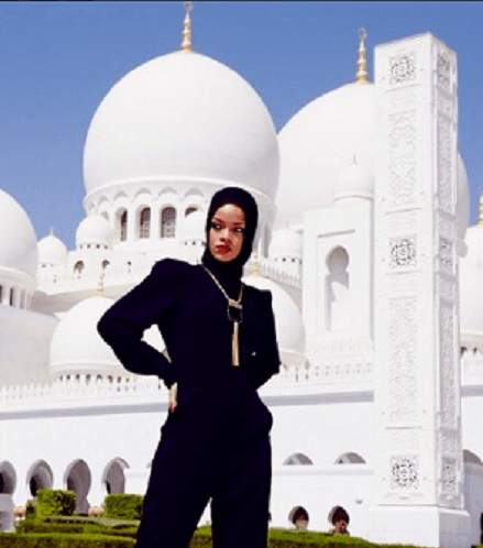 صور ريهانا ترتدي الحجاب في مسجد الشيخ زايد 