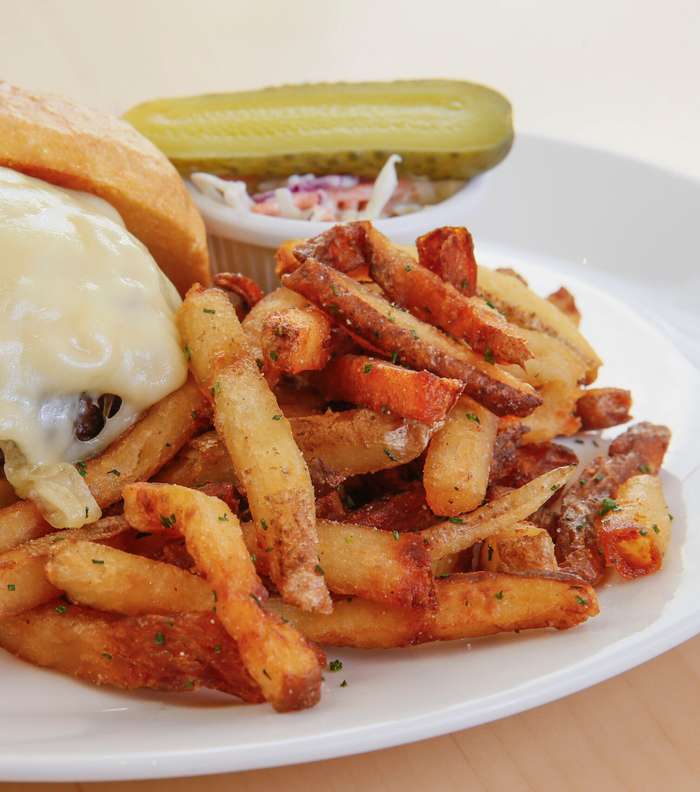 تعرّفي على مطعم Clinton St. Baking في دبي