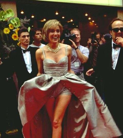 شارون ستون بفستان من فالينتينو في مهرجان كان السينمائي عام 1995