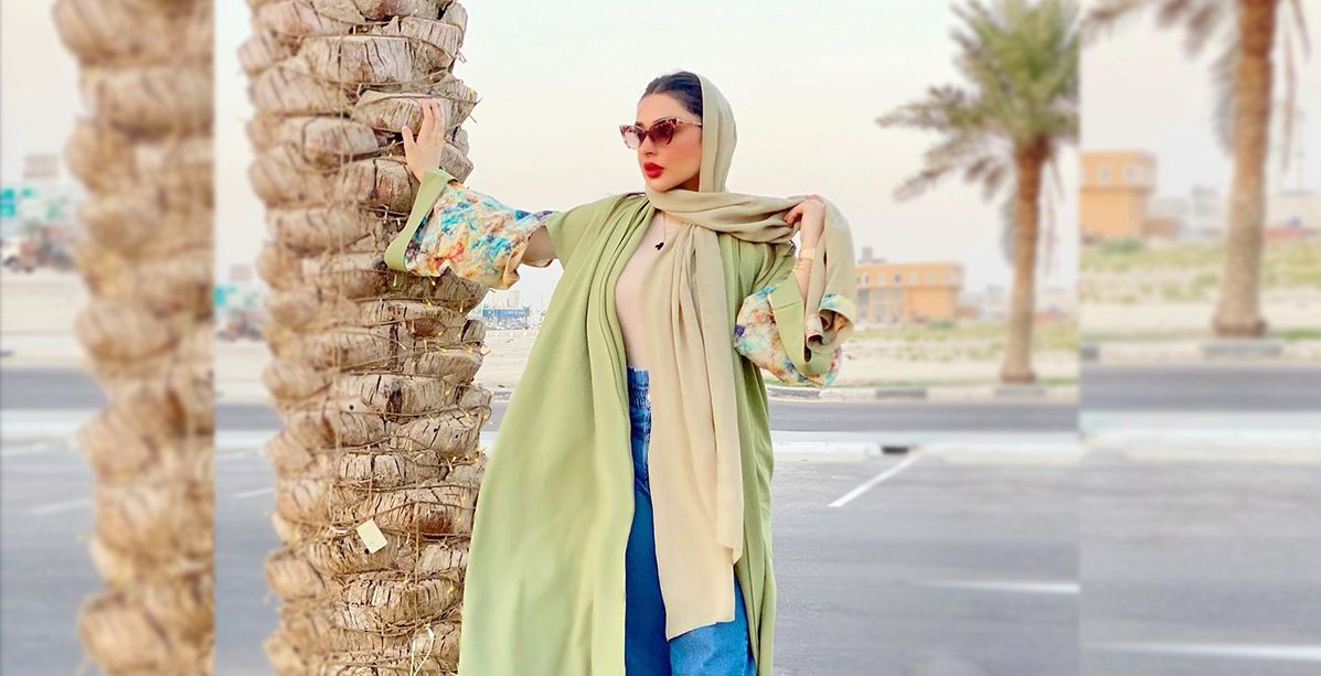 طرق تنسيق سروال الجينز بطريقة محتشمة من وحي الانفلونسرز السعوديات