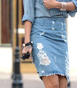 إليك أبرز النصائح لارتاء تنورة الجينز بالقصّة المستقيمة