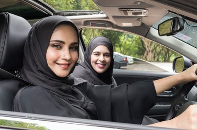 المدرسة النموذجية لتعليم قيادة السيارات وتزايد الاقبال عليها