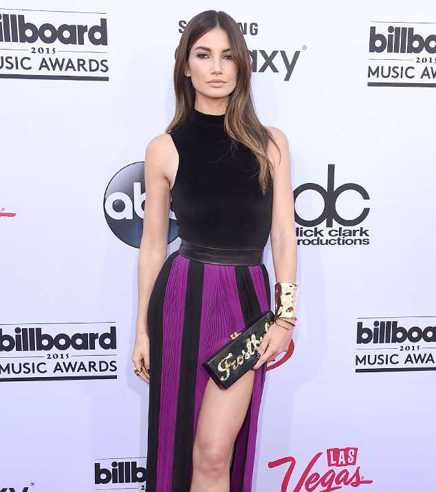 ليلي ألدريدج بفستان من بالمان في حفل الـ Billboard Music Awards 2015