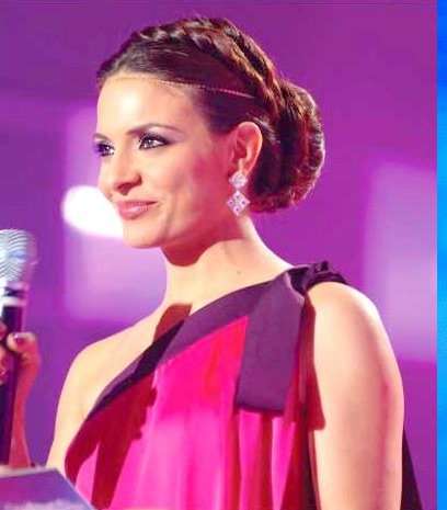 الـ Updo الأنيقة بالضفائر المميزة